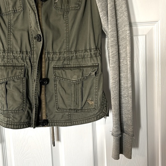 Abercrombie & Fitch Army green drawstring hooded jacket with grey knit sleeves - Picture 3 of 7